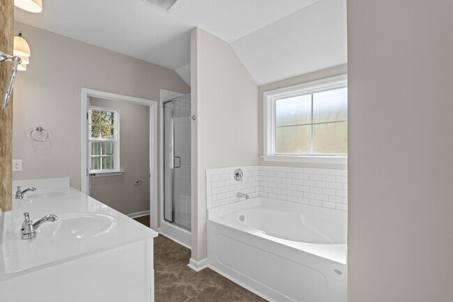 Building Photo - 1321-1321 Elbron Dr