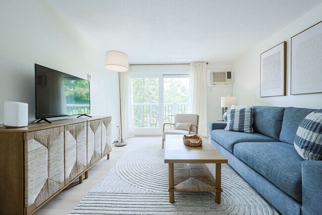 Building Photo - Newly Renovated Winter Rental at the Thorwald Condos