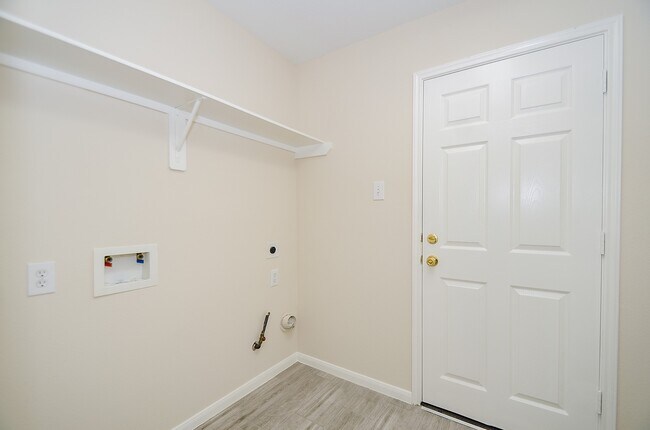 Building Photo - 5910 Llano Creek Dr