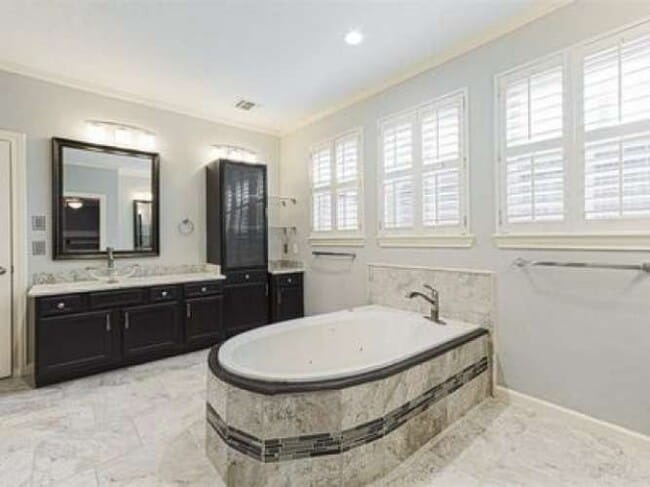 Building Photo - 20115 Echo Falls Dr