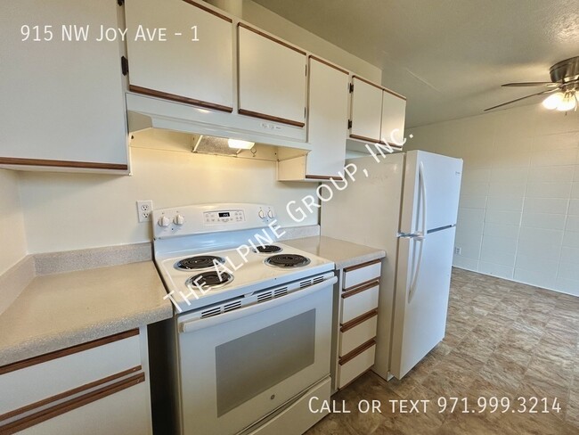 Building Photo - Single Level, 2 Bedroom by Cornell/NW Murr...