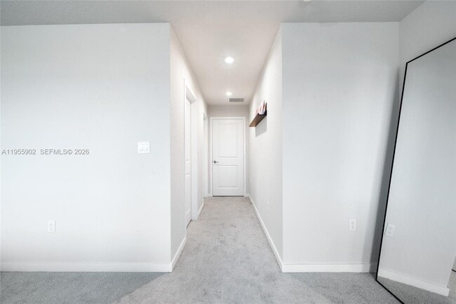 Building Photo - 1050 W Davis Pkwy