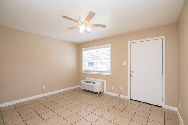 Interior Photo - Downing Studios on 12th St