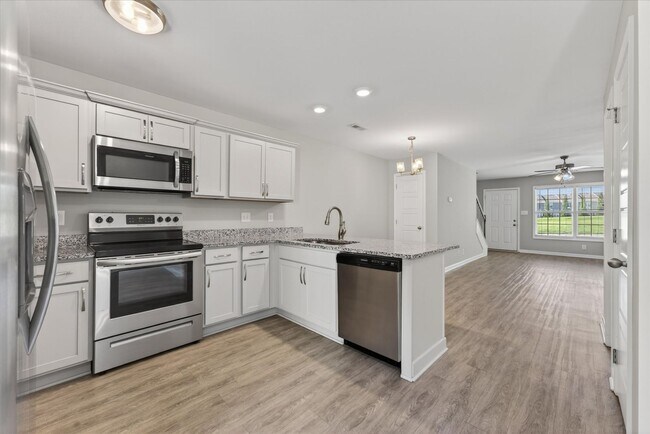 Building Photo - The Stowe Court Dog Friendly Condo for rent!