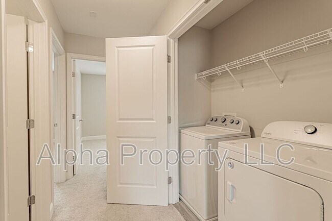 Building Photo - 830 Chartwell Dr