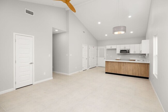 Building Photo - 2512 Brownjay Rd