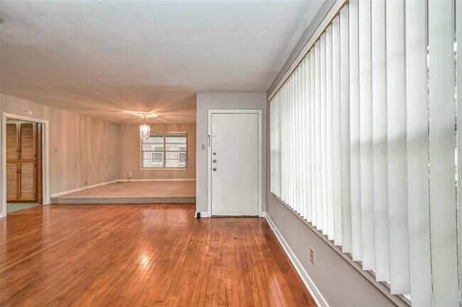 Building Photo - 1831 De Milo Dr