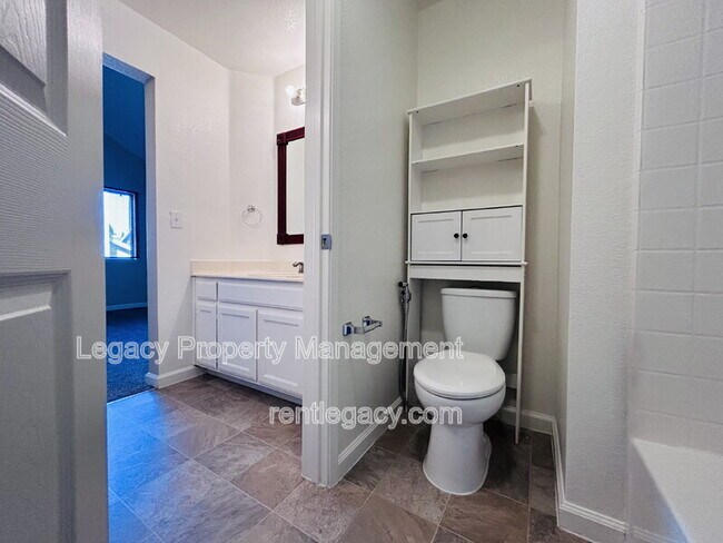 Building Photo - 232 Redstone Cir