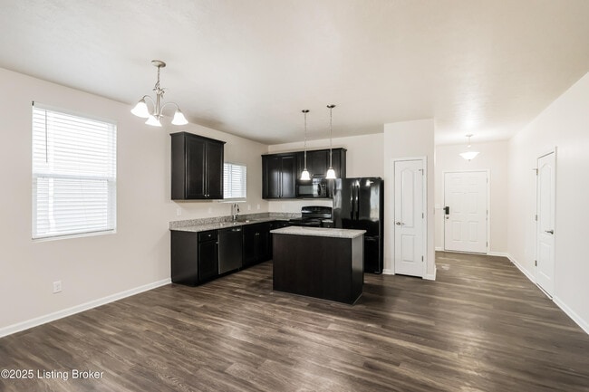 Building Photo - 6041 Edgemont Way