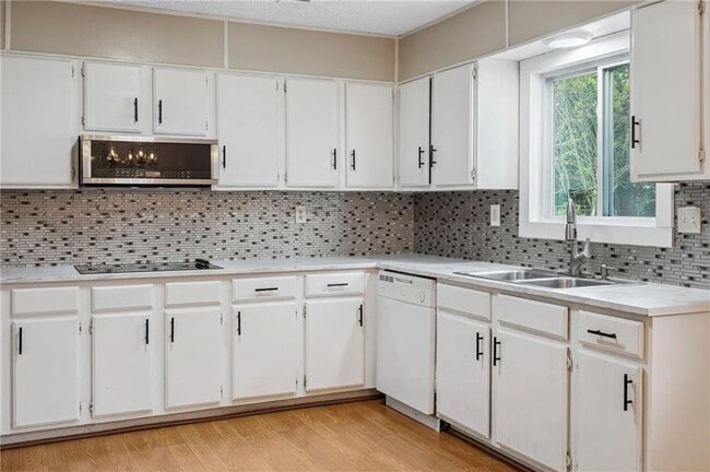 Building Photo - 472 Camden Cir
