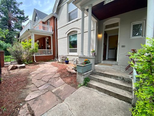 Building Photo - Charming 1-Bedroom Apartment in Desirable ...