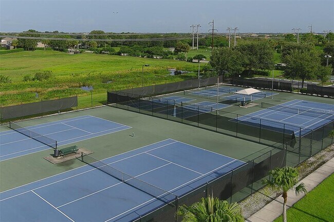 Building Photo - 819 Fairwaycove Ln