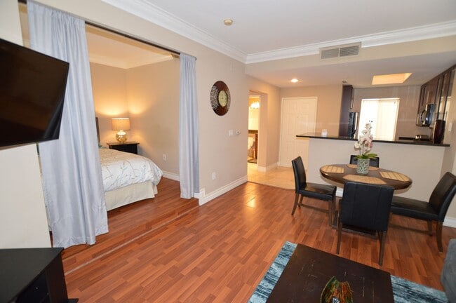 Building Photo - Meridian STUDIO Condo Fully Furnished w/Ma...