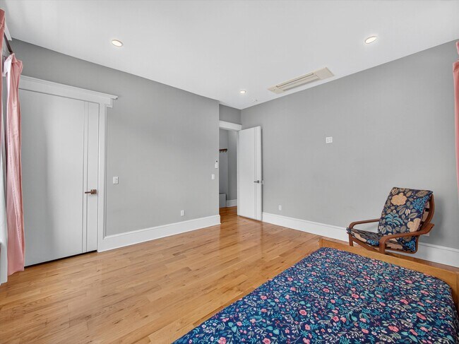 Building Photo - 70 Sherman Pl