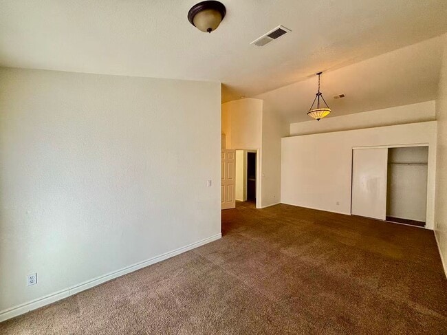 Building Photo - Charming single-story home