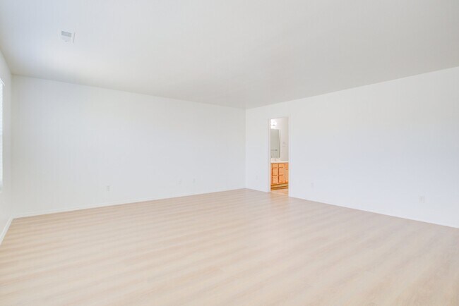 Building Photo - 1153 W 400 S