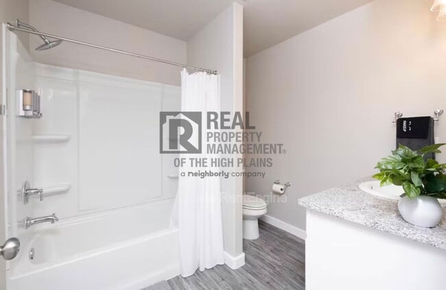 Building Photo - 7003 Athens St