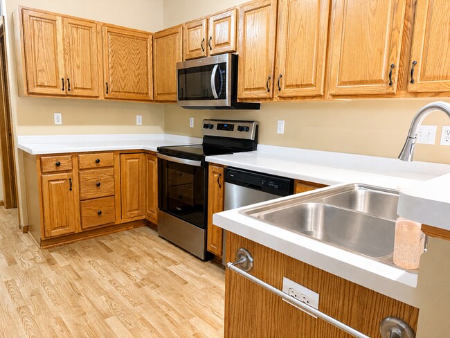 Building Photo - 13849 Hyacinth Dr