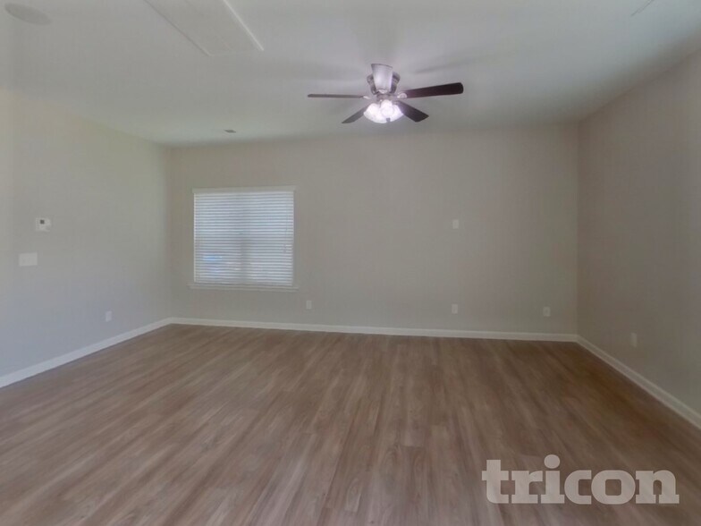 Building Photo - 437 Eastfair Dr