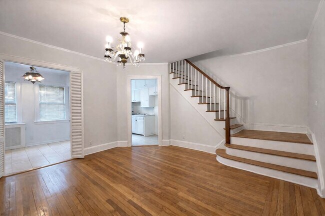 Building Photo - 2-17 Burns St