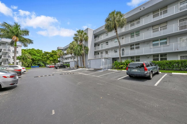 Building Photo - 103 Royal Pk Dr
