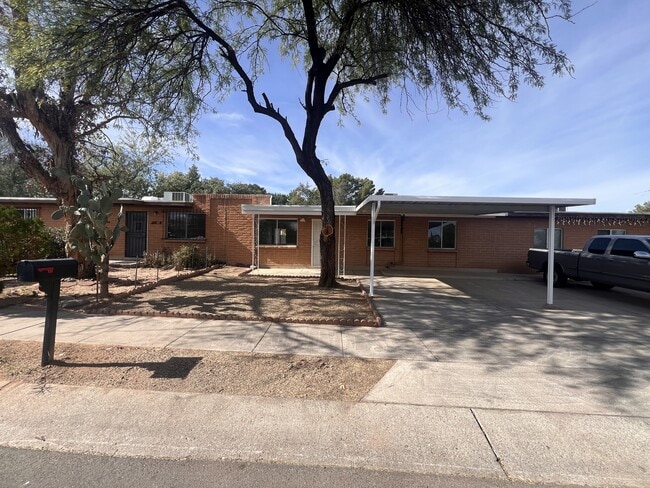 Building Photo - 6905 E Golf Links Cir