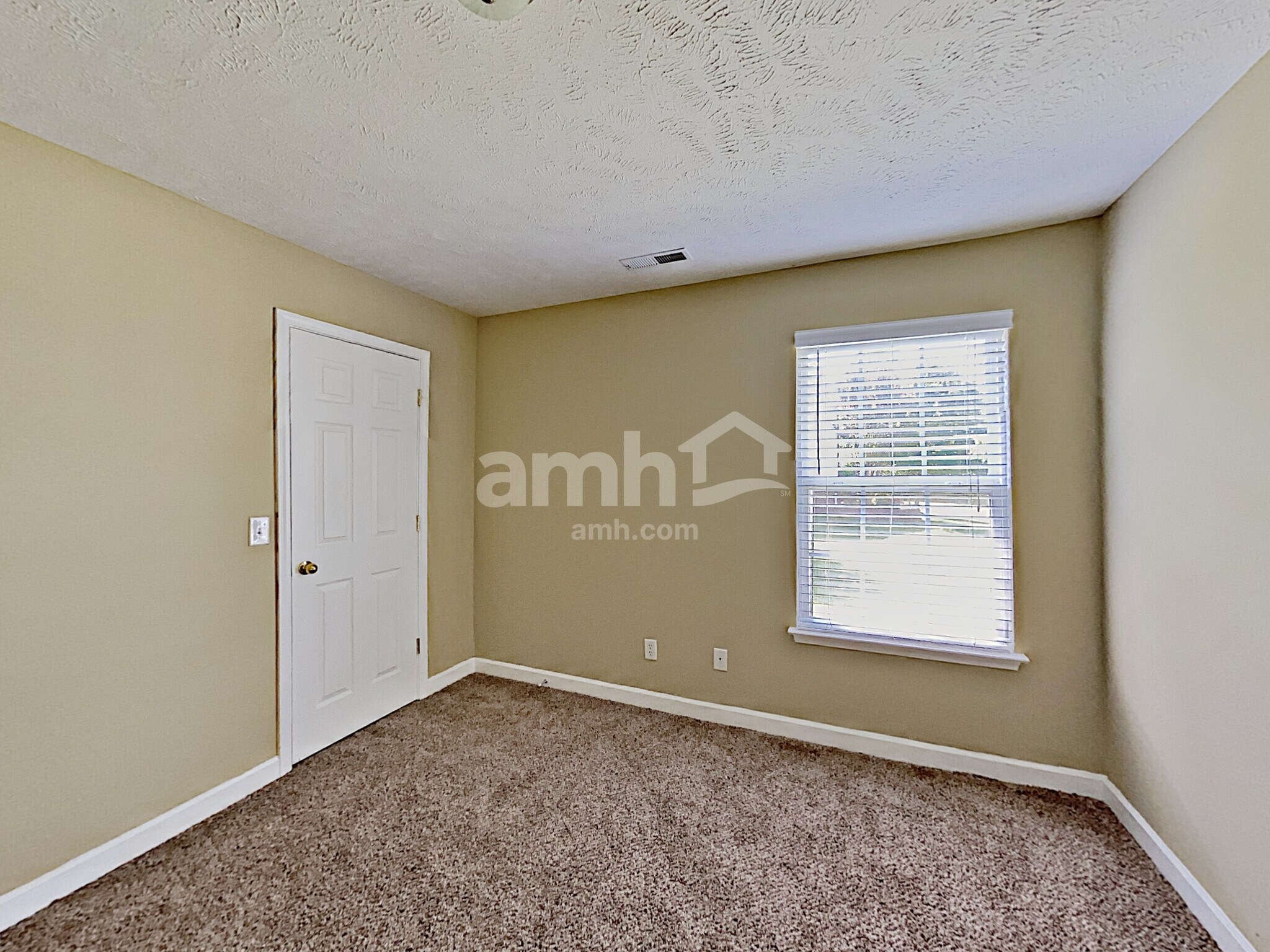 Building Photo - 141 Sundance Way