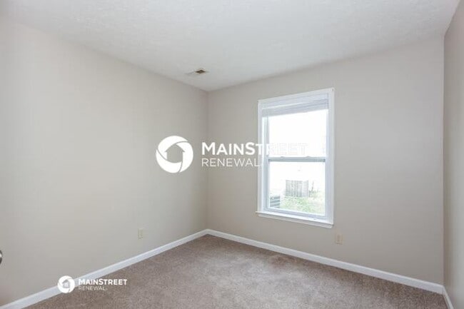 Building Photo - 4 Bedroom Pet-Friendly Home in Charlotte, NC with Main Street Renewal