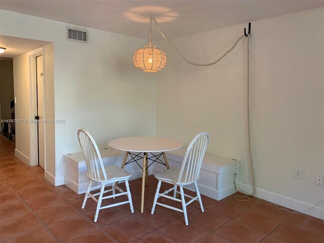 Building Photo - 7655 SW 106th Ave