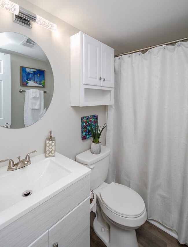 Building Photo - 1002 Windsong Cir