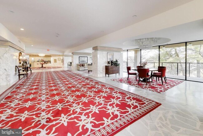 Building Photo - 1101 S Arlington Ridge Rd