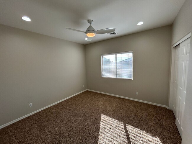 Building Photo - 5411 W Rowel Rd