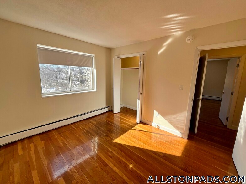 Building Photo - 90 Gardner St