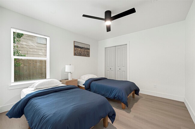 Building Photo - 1008 Danube St