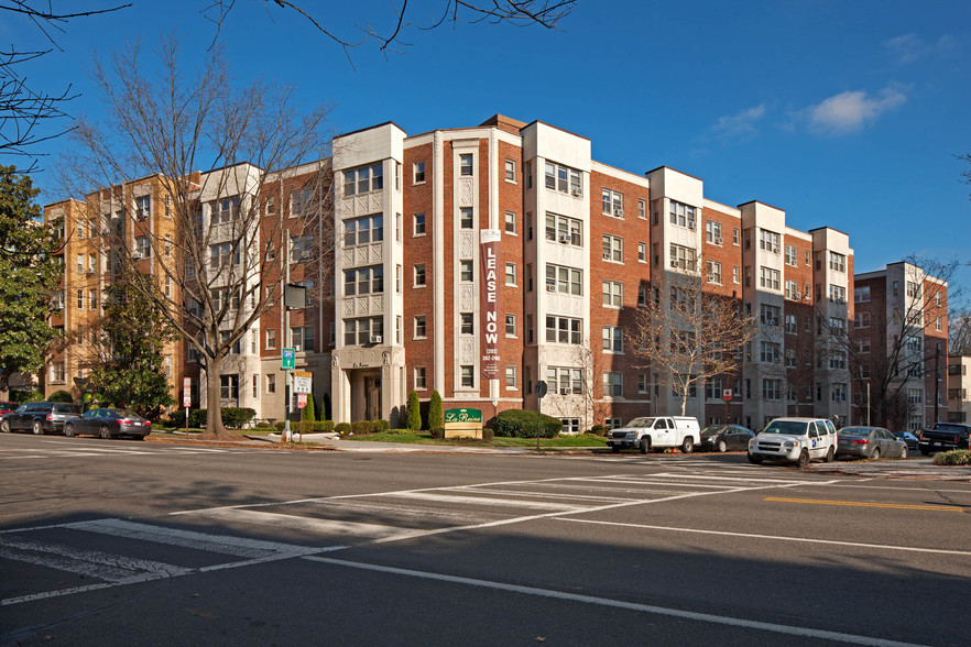 Primary Photo - La Reine Apartments