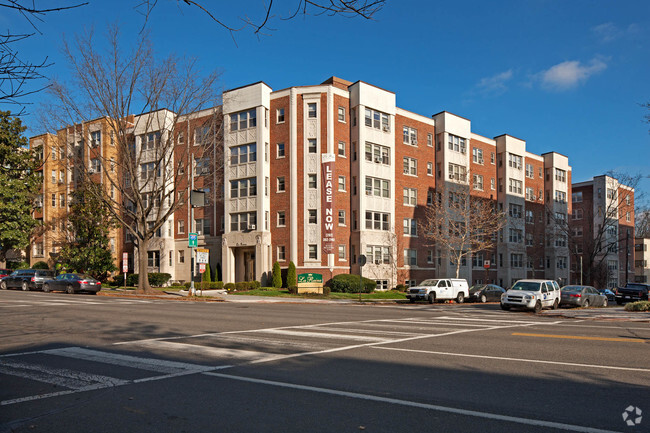 Building Photo - La Reine Apartments