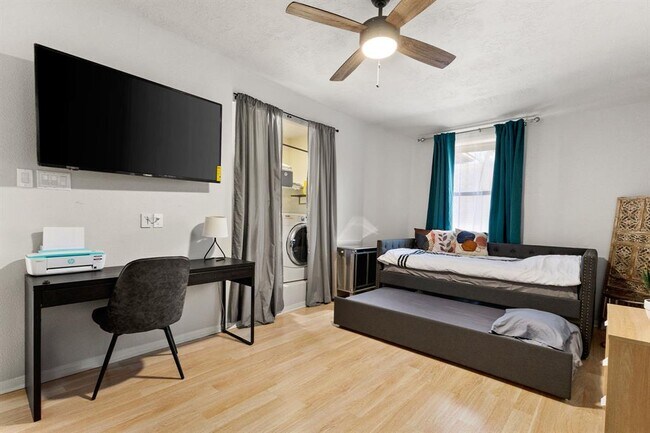 Building Photo - 5400 Alexis Cove