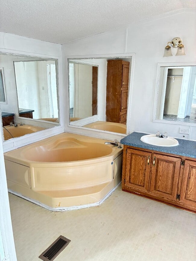 Building Photo - 2316 Wysteria Ln