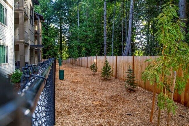 Building Photo - 1 bedroom Townhome with attached garage