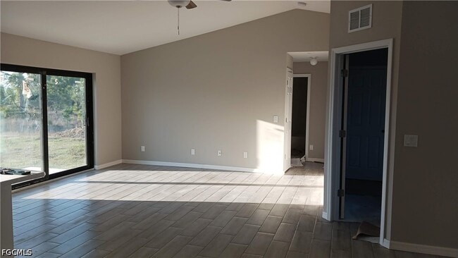 Building Photo - 934 Marilyn Ave S