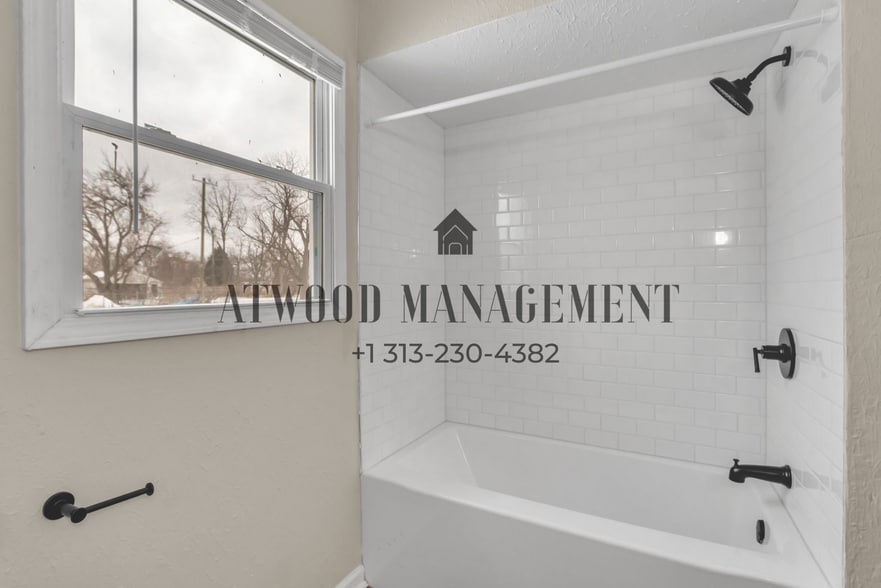 Building Photo - This beautifully updated 3-bedroom, 1-bath single-family home is ready for move-in!