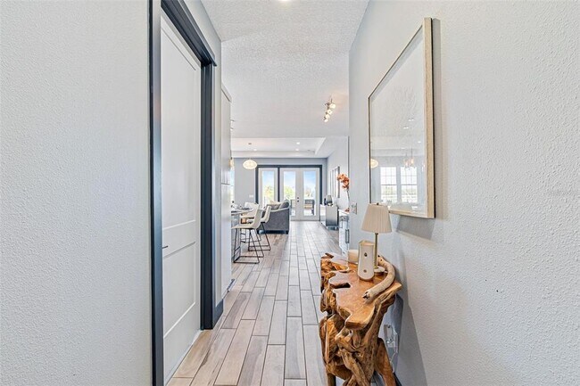 Building Photo - 701 E 3rd Ave