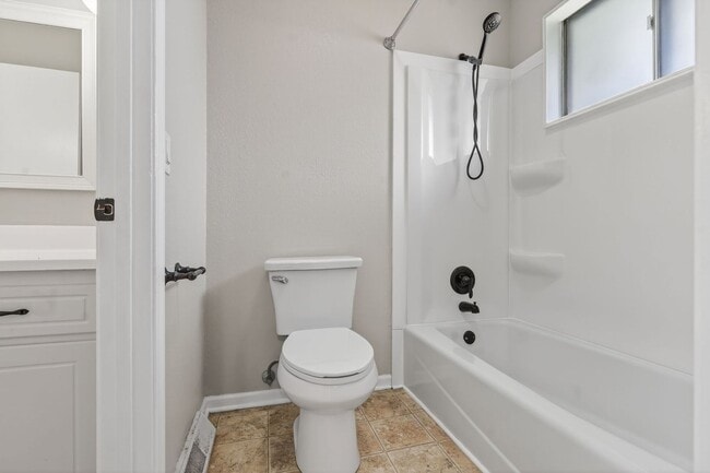 Building Photo - Spacious 3-Bed/2-Bath Home in Independence!