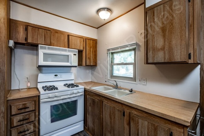 Building Photo - MOVE IN SPECIAL, $475 OFF FIRST MONTH