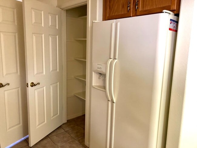 Building Photo - Beautiful 2 Bedroom, 2 bathroom Home in El Camino Village!