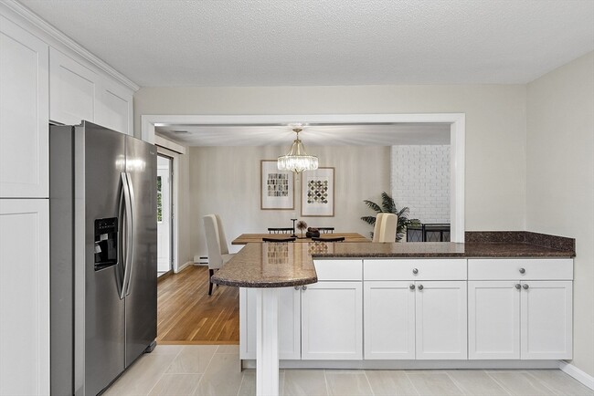 Building Photo - 1022 Pleasant St