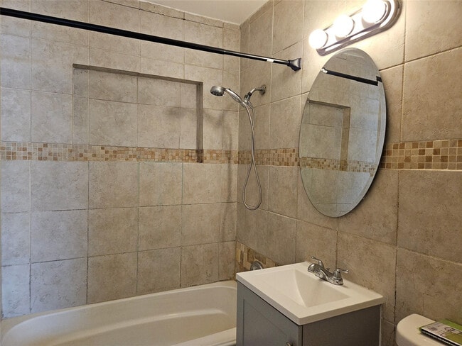 Building Photo - 6610 SW 26th St