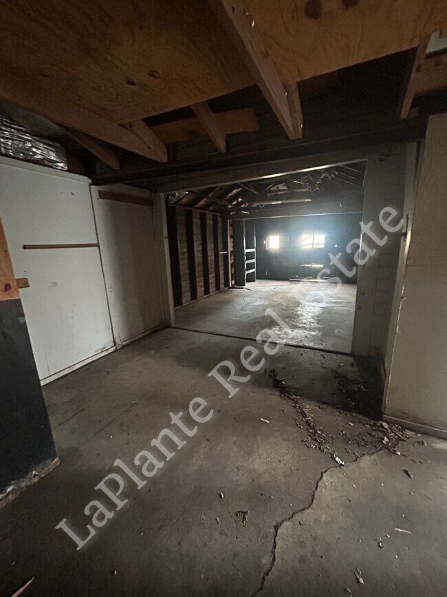 Building Photo - Well-Located 3-Bedroom Home Near Library Village