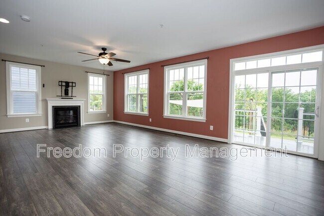 Building Photo - 2425 Morgans Point Dr