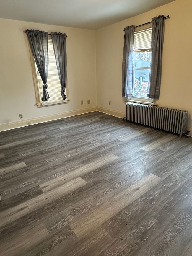 Building Photo - 40 N Chestnut St